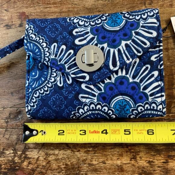 Vera‎ Bradley Wristlet NWT - Picture 2 of 5